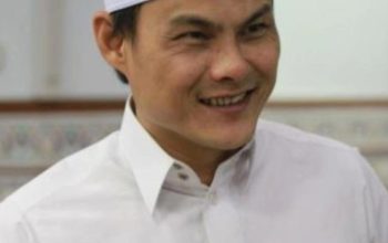 Adam Corrie Meninggal