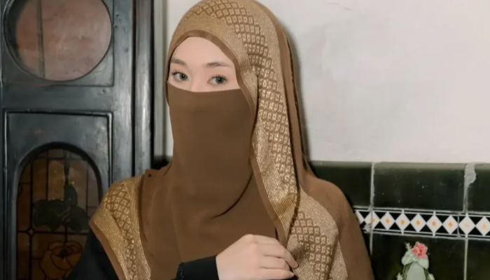 Wajah Tinandrose Sebelum Bercadar, Lihat Foto Aslinya!