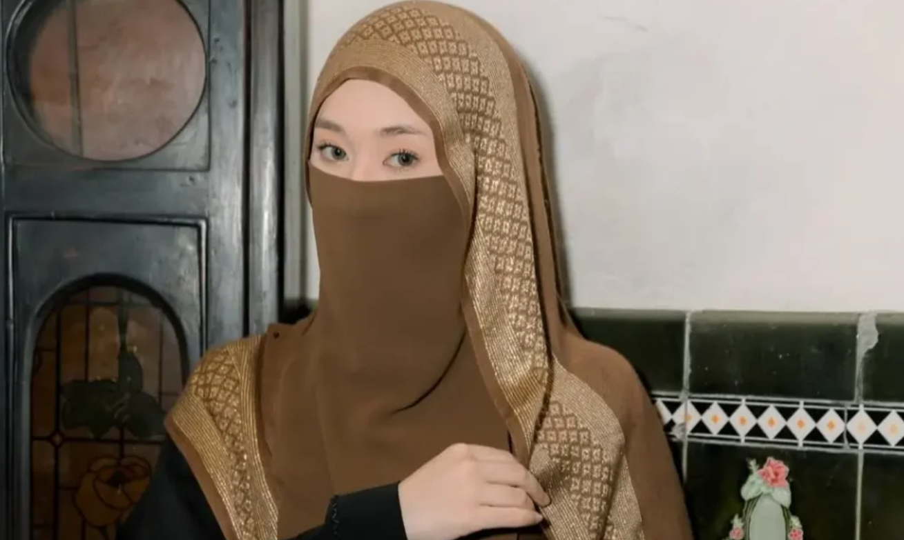 Wajah Tinandrose Sebelum Bercadar