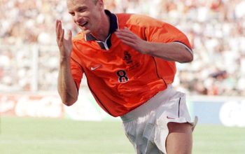 Di FIFA World Cup 1998 di Babak Mana Dennis Bergkamp Mencetak Gol Terkenalnya ke Gawang Argentina?