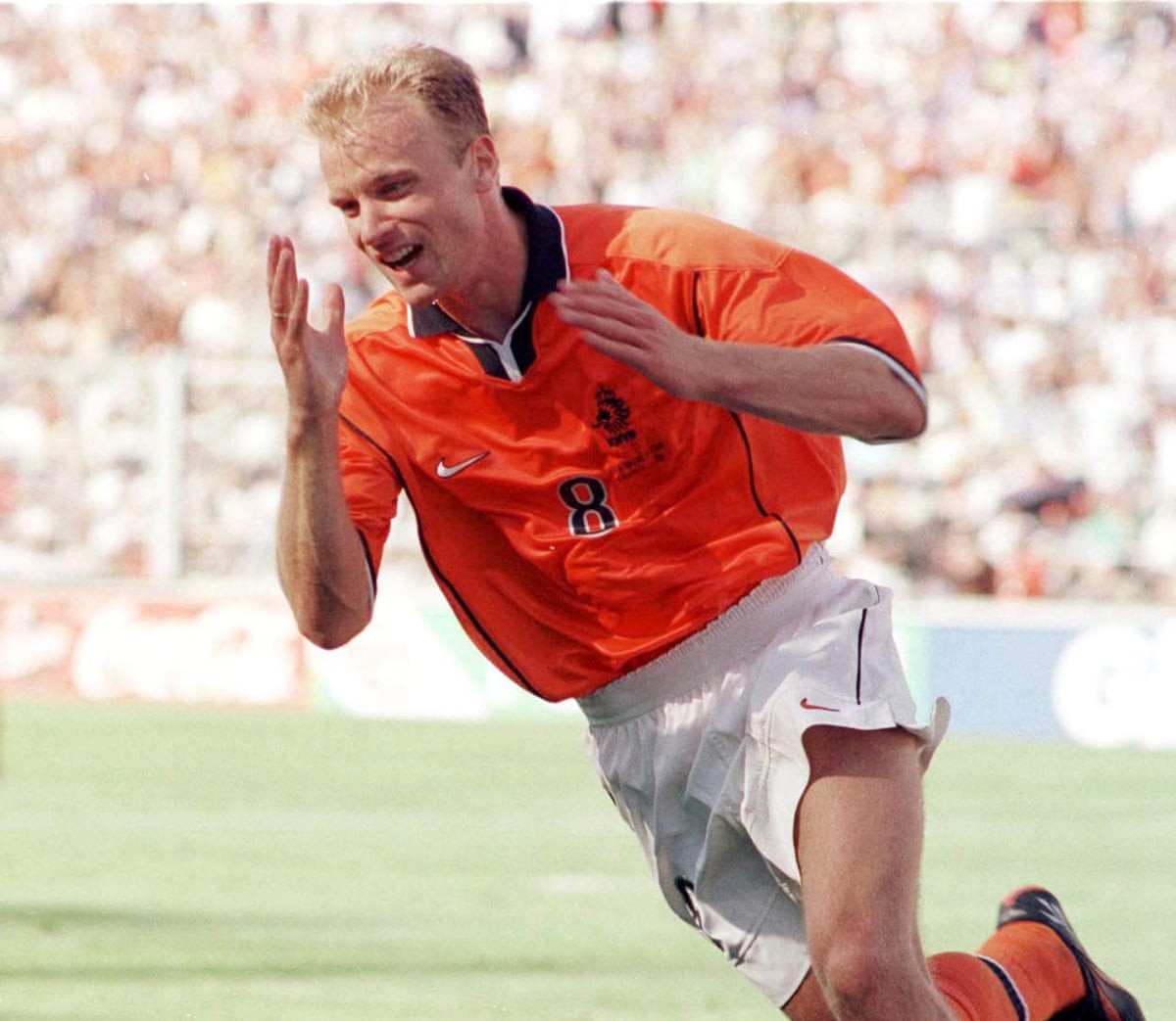 Di FIFA World Cup 1998 di Babak Mana Dennis Bergkamp Mencetak Gol Terkenalnya ke Gawang Argentina?