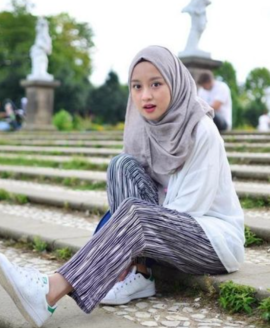 Pashmina dan Dede Holic Artinya Apa Bahasa Gaul