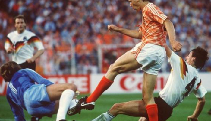 Jawaban 100% Benar: Siapa yang Mencetak Gol Kemenangan Terkenal Untuk Belanda di Final UEFA Euro 1988?